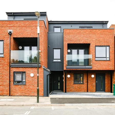 Hybrid Resi - Mitcham Close To Tooting And Wimbledon Exterior foto