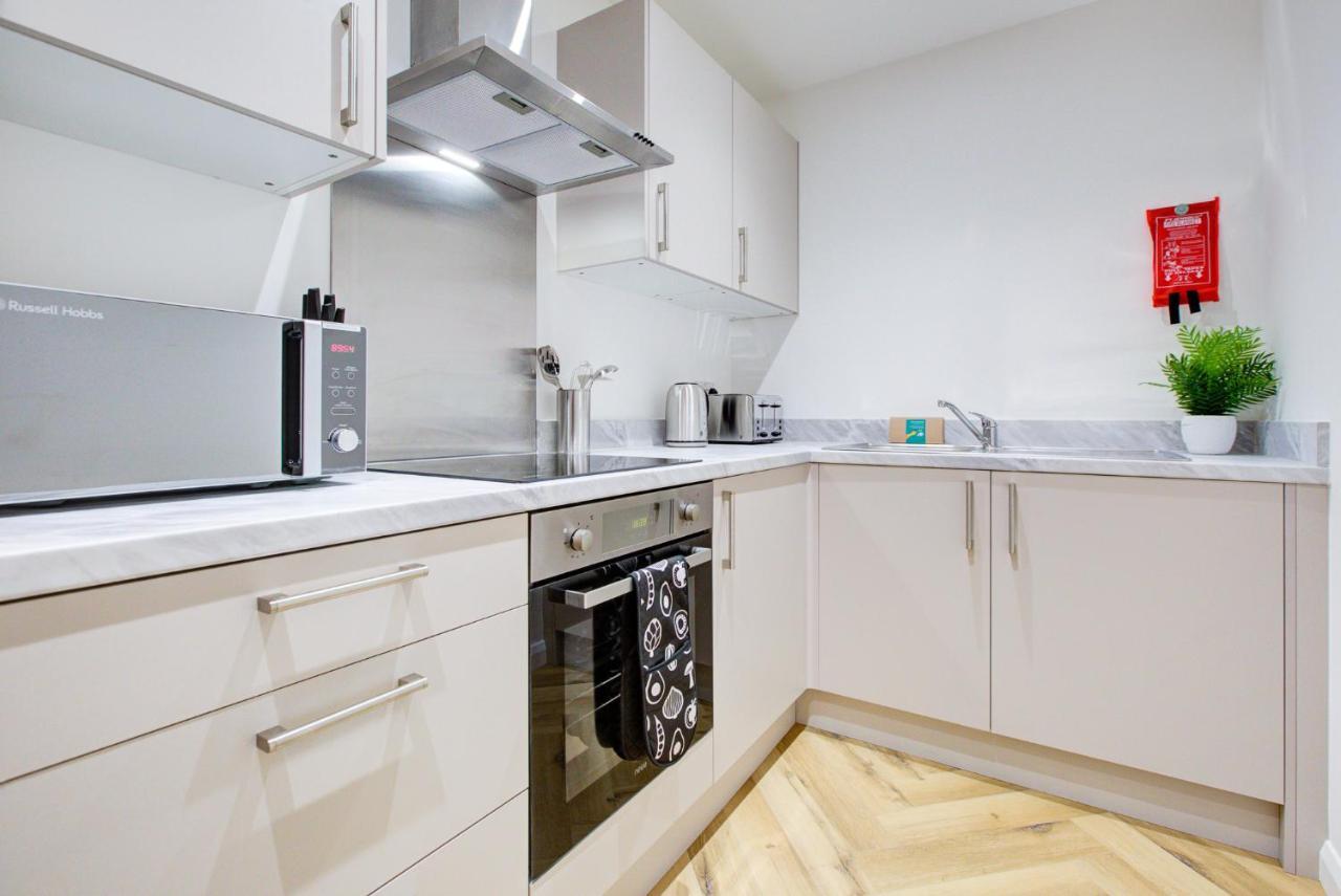 Hybrid Resi - Mitcham Close To Tooting And Wimbledon Exterior foto